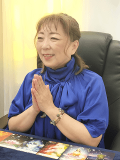 虹光美音先生