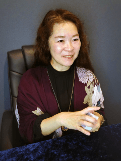 言織先生